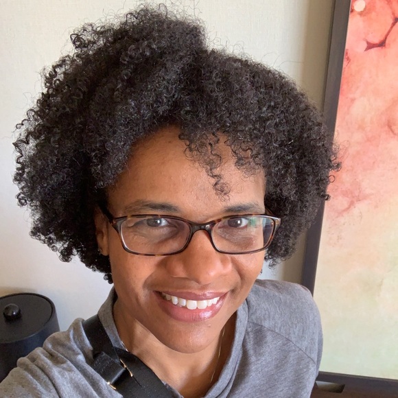 Meet your Posher, Dee - Picture 1 of 1